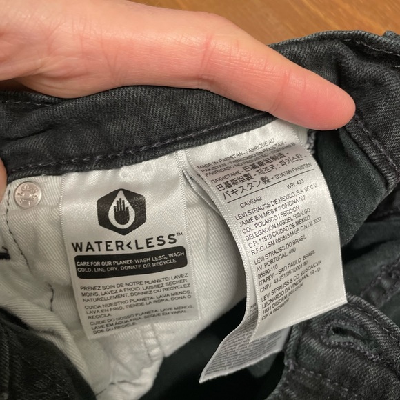 Levi’s 512 jeans black fit more like a 29 such nice jeans - Picture 4 of 5